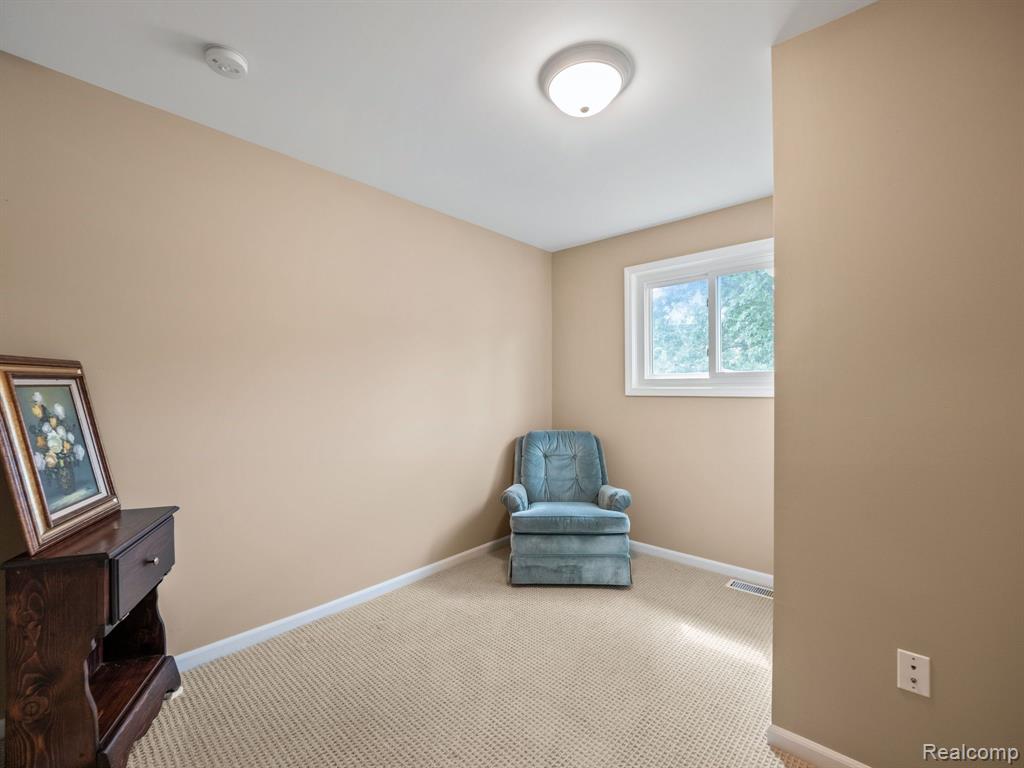 9303 BEECHCREST Street, White Lake, MI — Photo 11