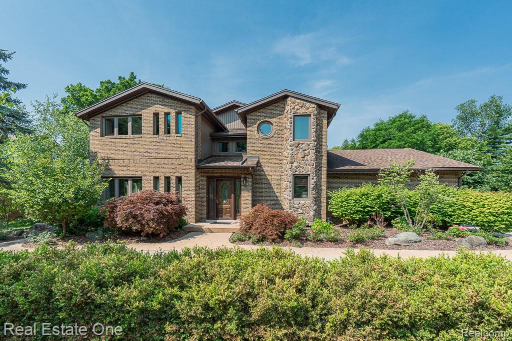 5129 Highmount Drive, Troy, MI 48098 — front exterior