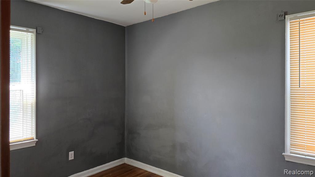 828 E Hayes Avenue, Hazel Park, MI 48030 — Photo 9