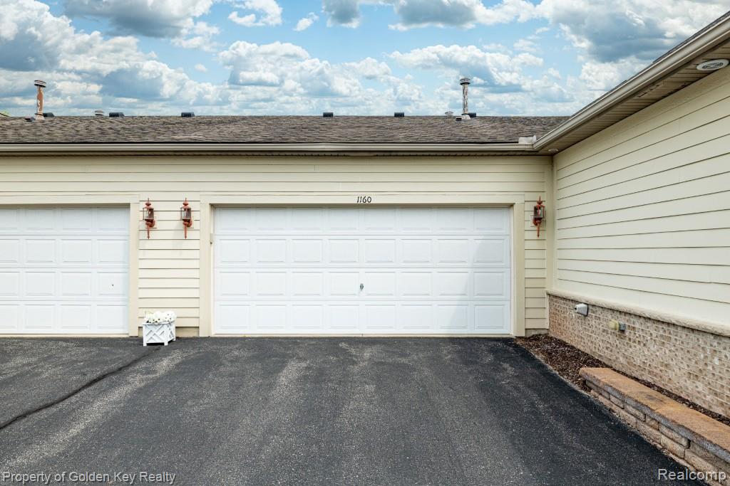 1160 Abbey Court, Westland, MI — Photo 2