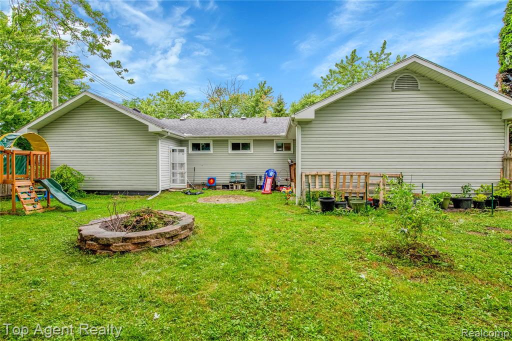 5648 Parkview Street, Newport, MI 48166 — Photo 16