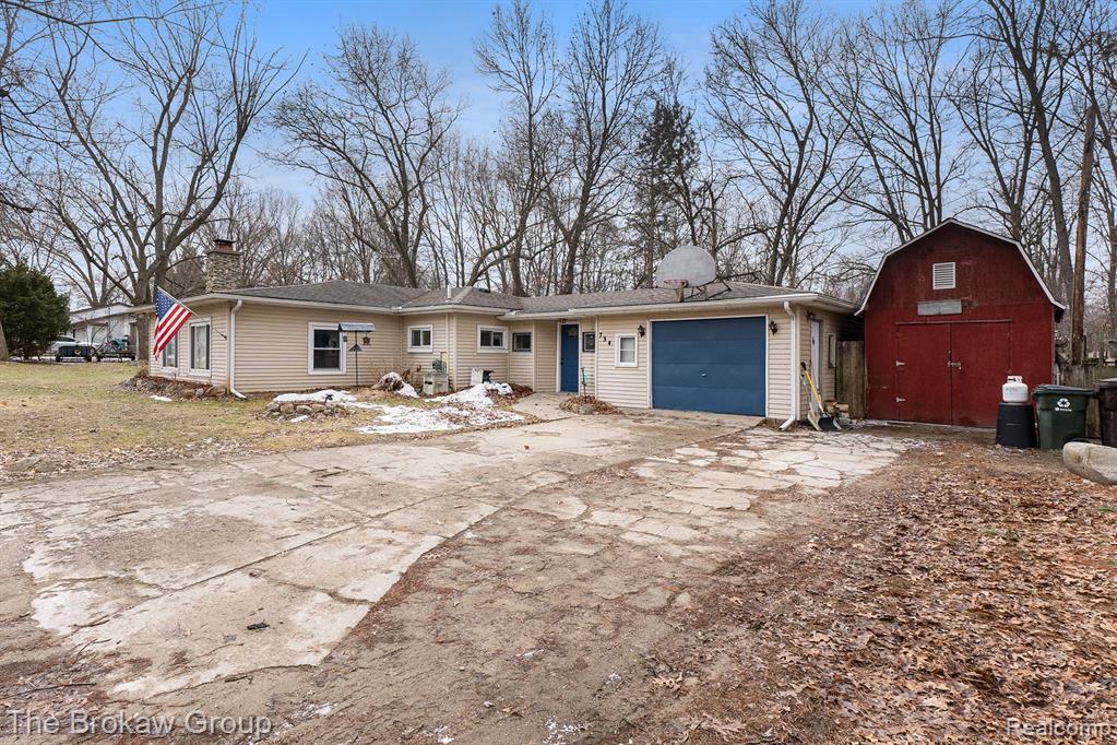 734 WOODLAND Avenue, Lake Orion, MI 48362 — Photo 3