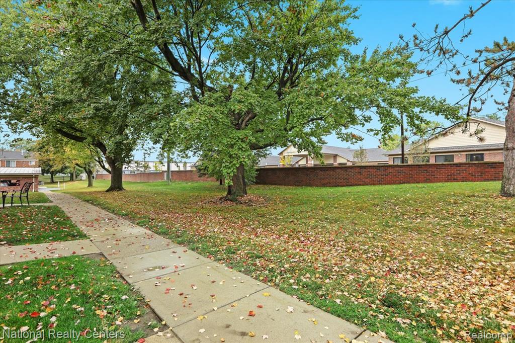 445 Fox Hills Drive N, 81, Bloomfield, MI 48304 — Photo 24