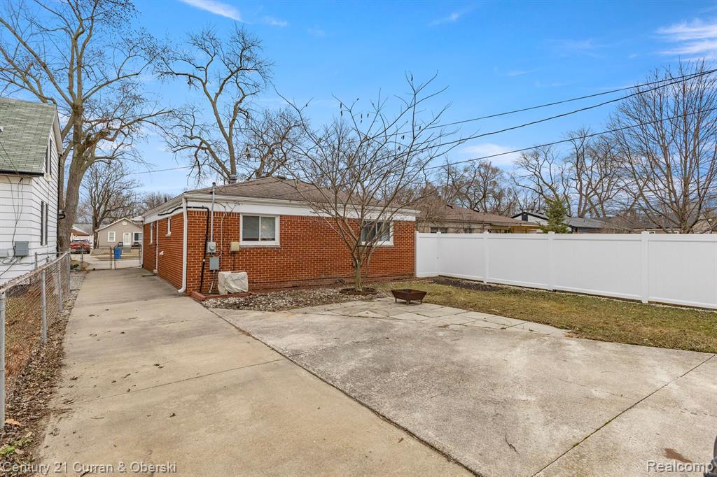 4928 RAYMOND Avenue, Dearborn Heights, MI 48125 — Photo 30