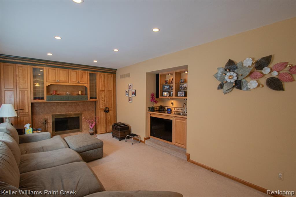 19170 Dawnshire Drive, Brownstown, MI 48193 — Photo 11