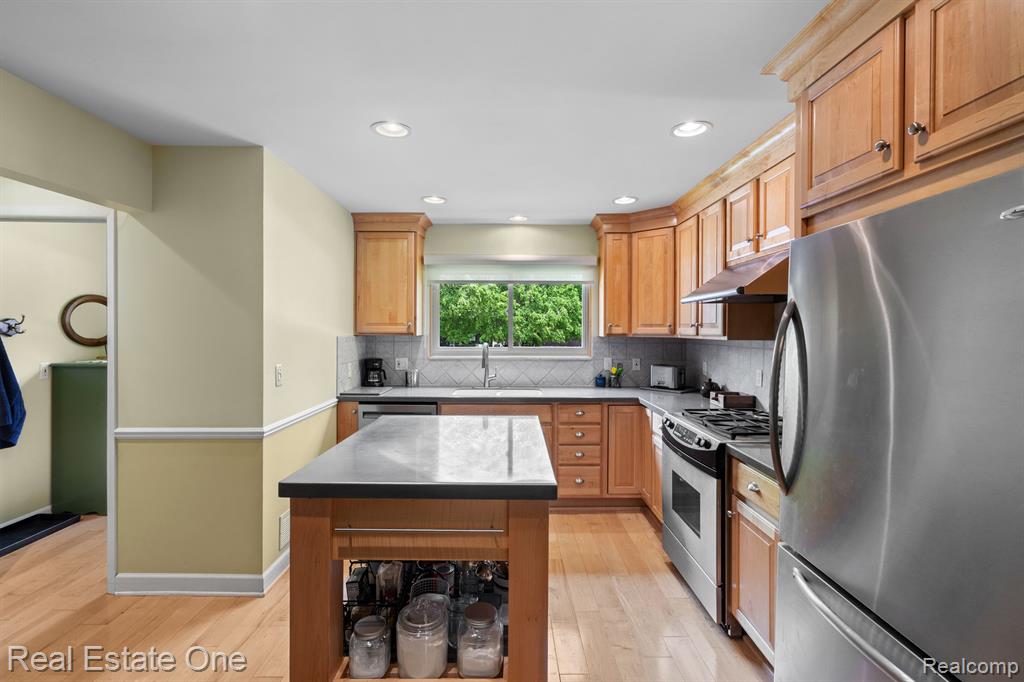 39664 Cadborough Drive, Clinton Twp, MI 48038 — Photo 17