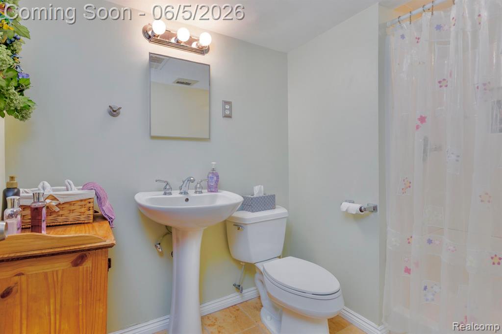 19141 Warwick Street, Franklin, MI 48025 — Photo 27