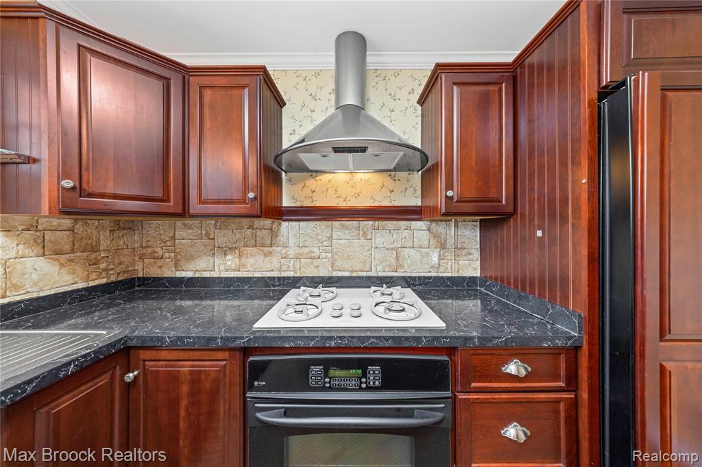 35550 Pleasant Valley Road, Farmington Hills, MI, 48331