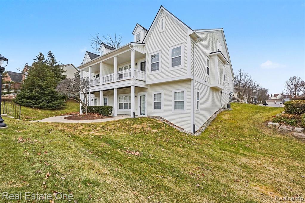 686 W Bluff Court, 23, Rochester Hills, MI 48307 — Photo 40