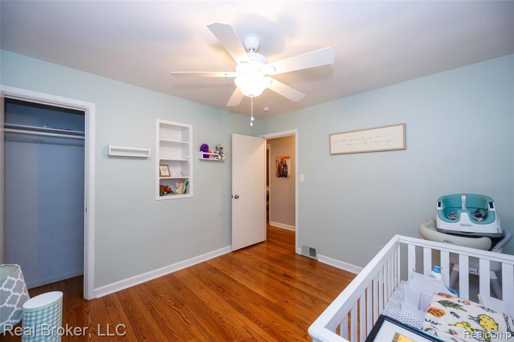29454 Barton Street, Garden City, MI — Photo 15