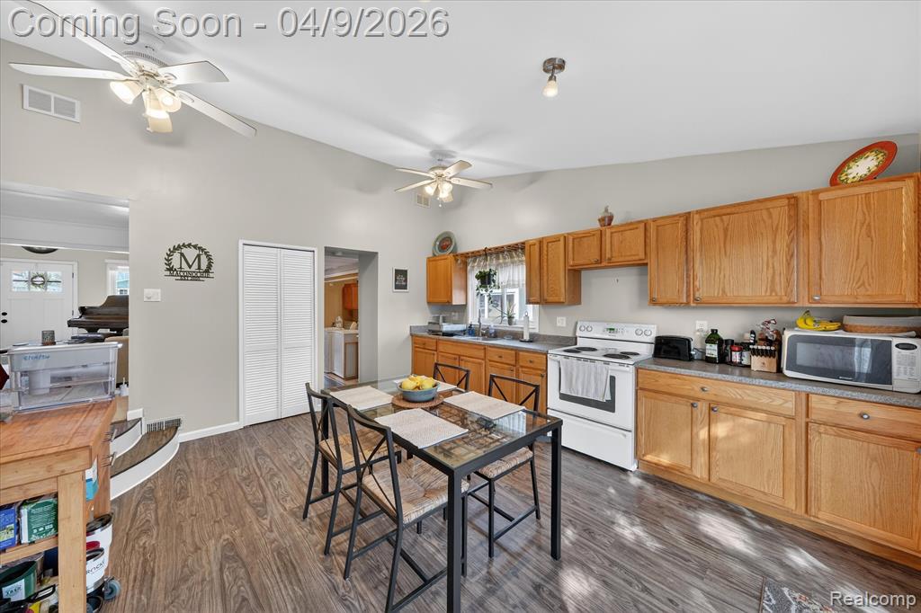 29100 Tawas Street, Madison Heights, MI 48071 — Photo 17