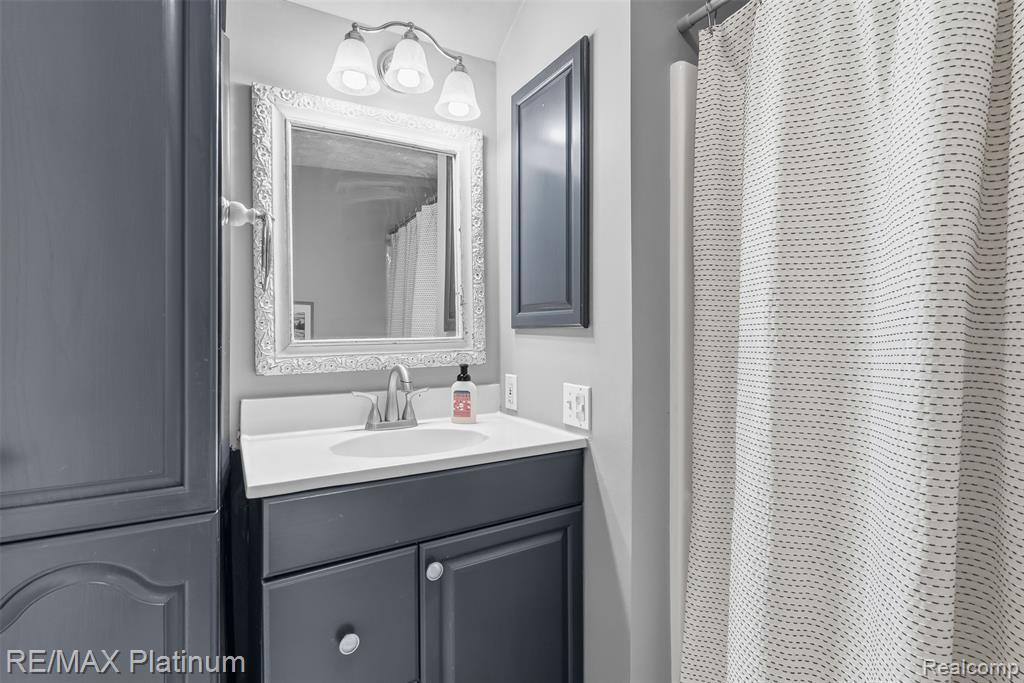 315 S West Street, Fenton, MI 48430 — Photo 30