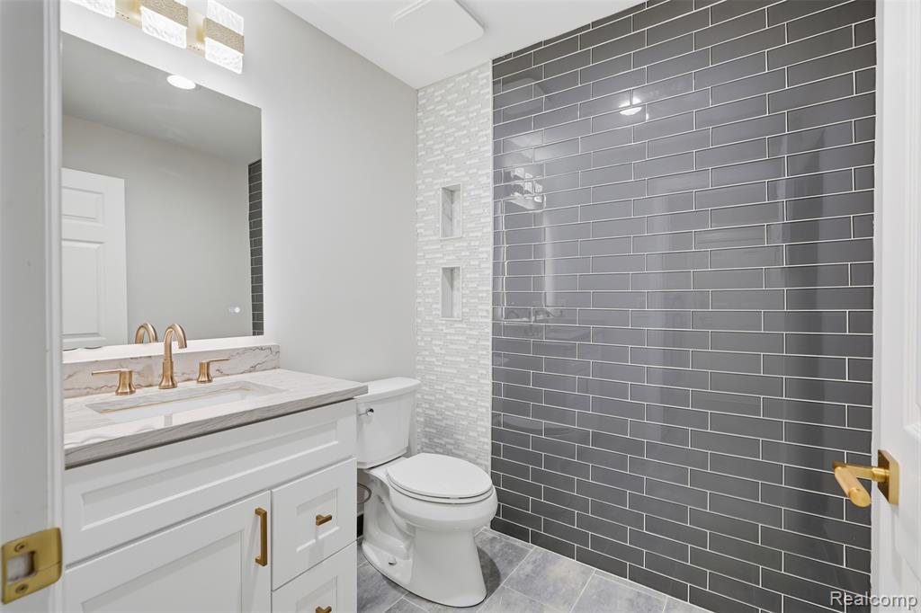 4212 April Lane, Sterling Heights, MI 48310 — Photo 21