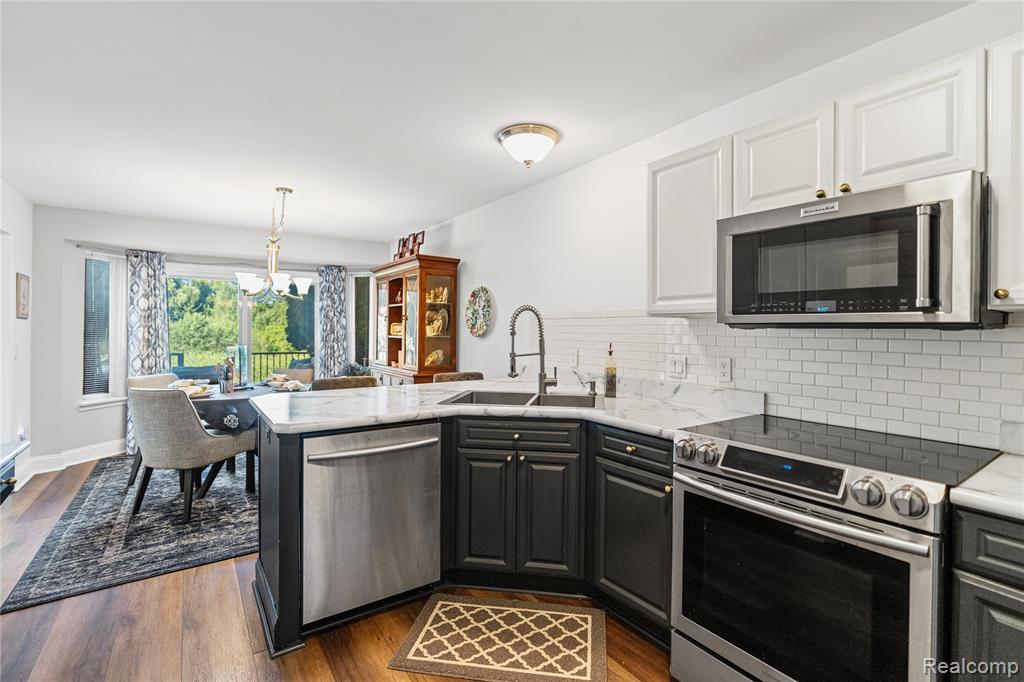 6048 Pine Cone Drive, Grand Blanc, MI 48439 — Photo 9