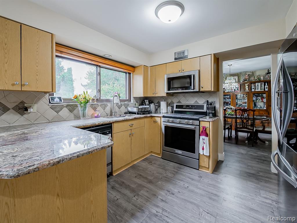 5152 Bayside Drive, Troy, MI 48098 — Photo 16
