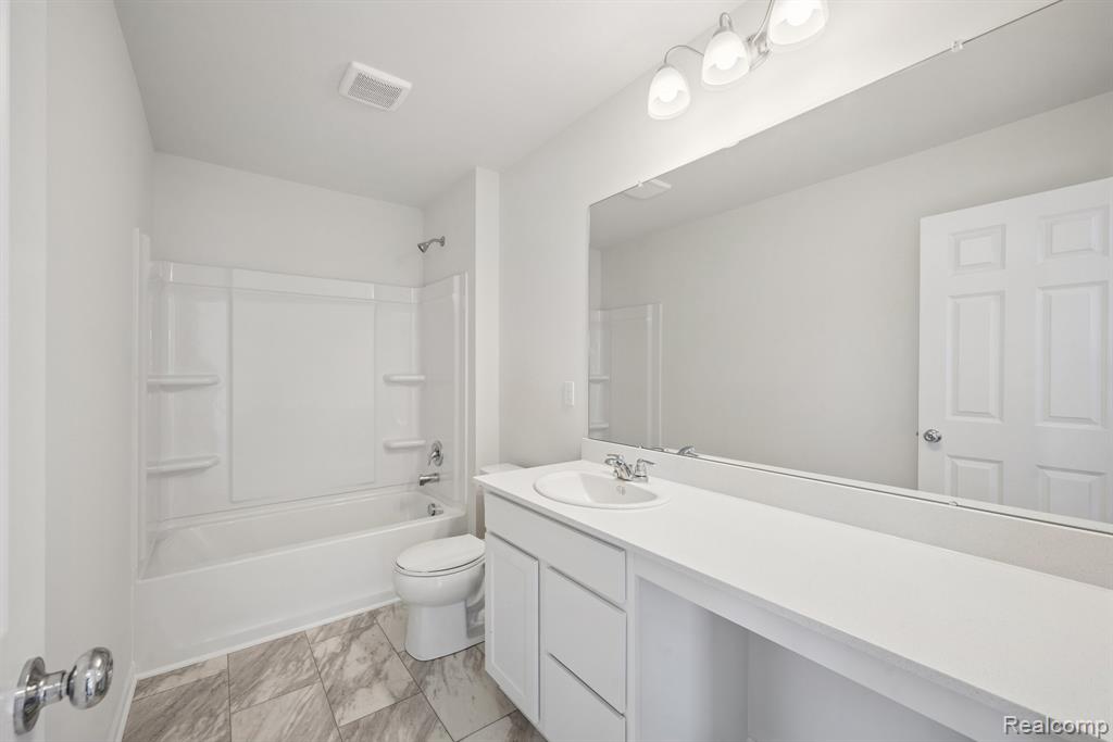 391 Edge Brook Drive W, Holly, MI 48442 — Photo 19