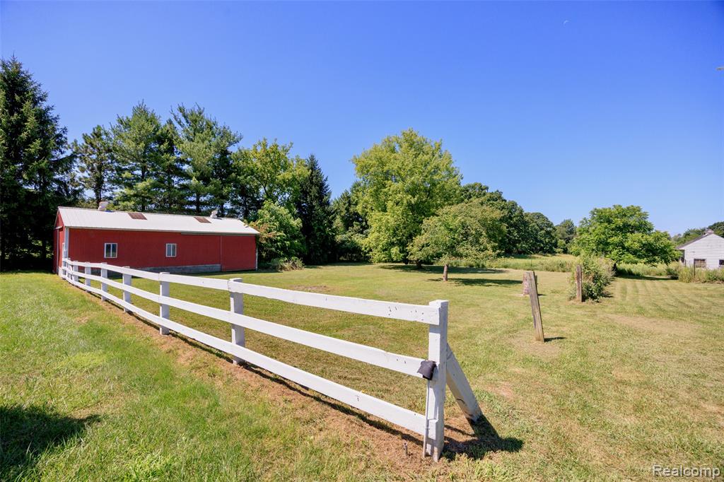 595 N Cedar Road, Fowlerville, MI 48836 — Photo 46