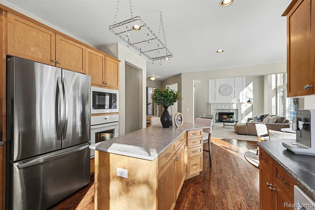 5641 Golf Pointe Drive, Clarkston, MI 48348 — Photo 8