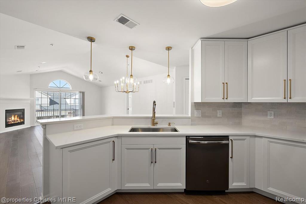 8204 Alexa Drive, Commerce Twp, MI 48390 — Photo 14