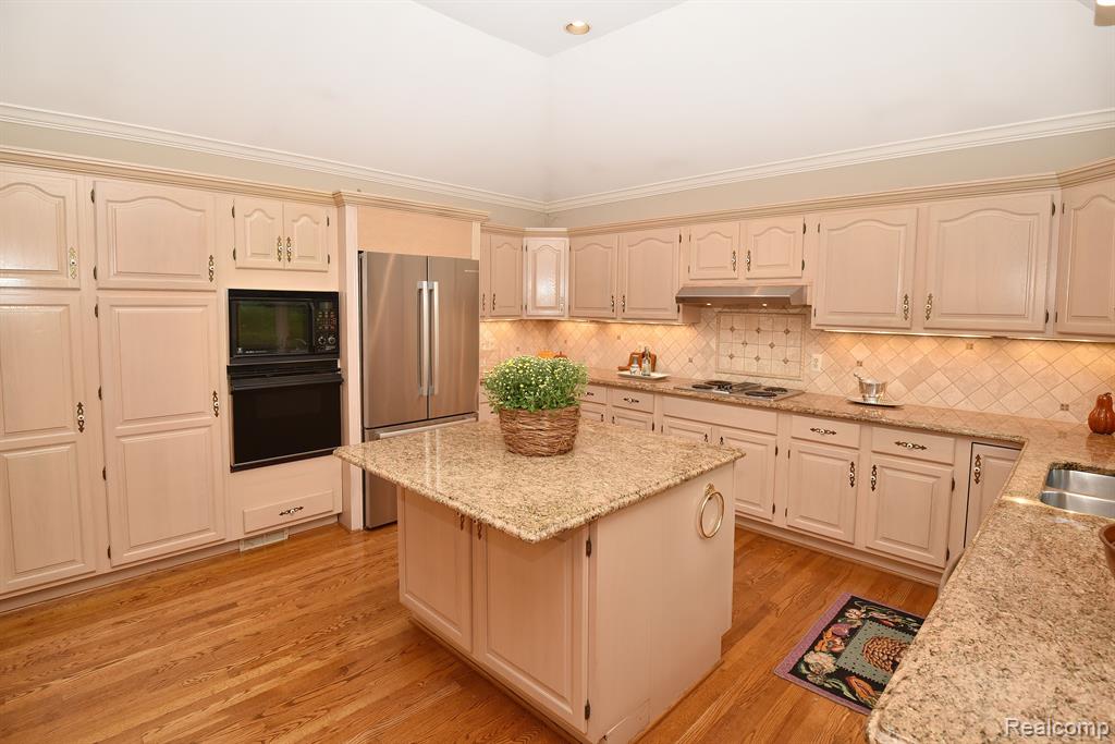 798 EMERSON WAY Court, Bloomfield Hills, MI 48304 — Photo 13