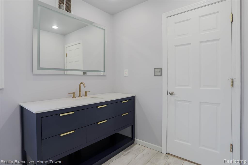 38146 Mast Street, Harrison Township, MI — Photo 39