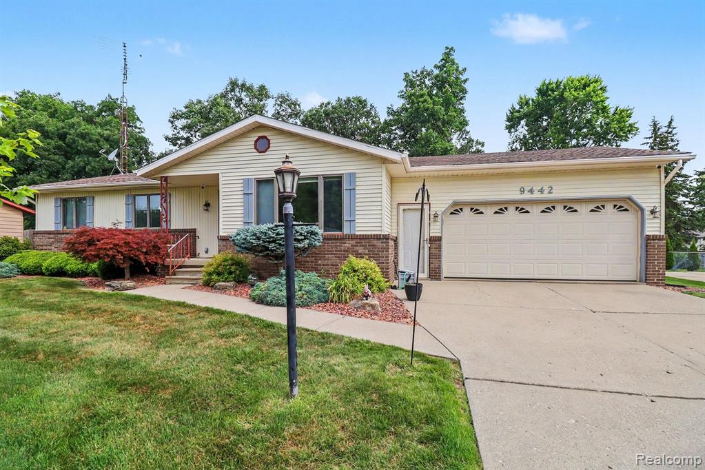 9442 WOODSIDE Trail, Swartz Creek, MI 48473 — Photo 2