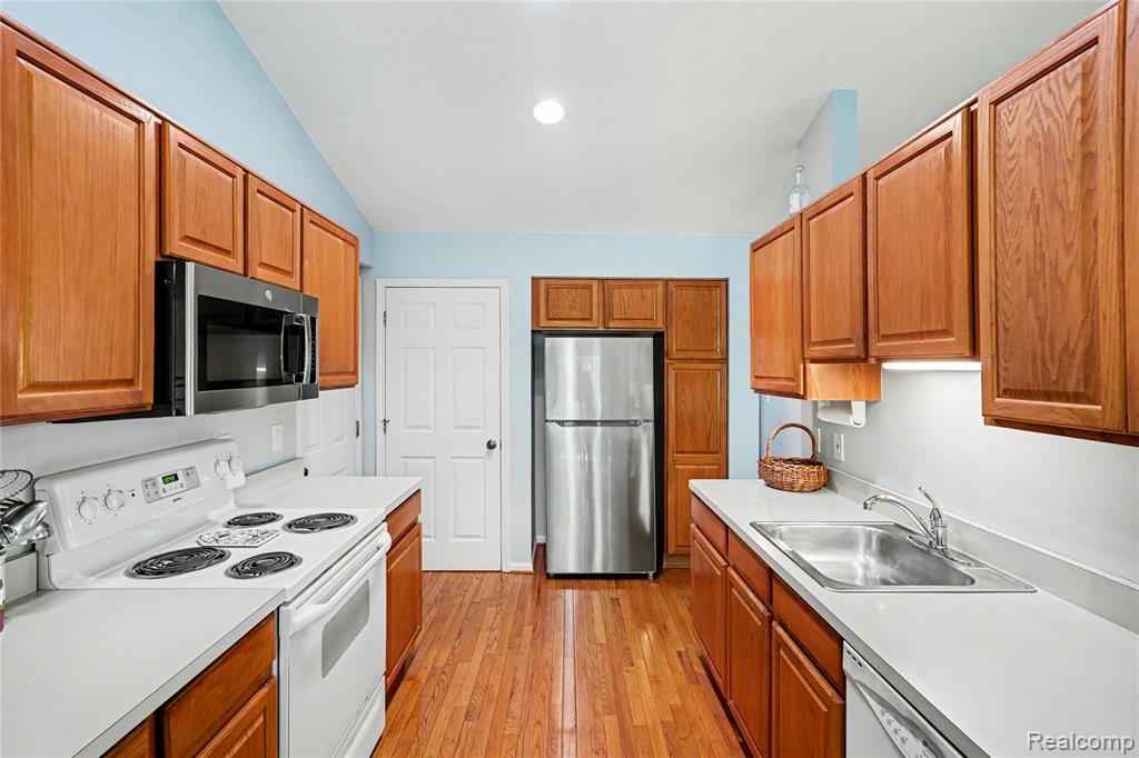 4114 Stonebridge, Holly, MI 48442 — Photo 9