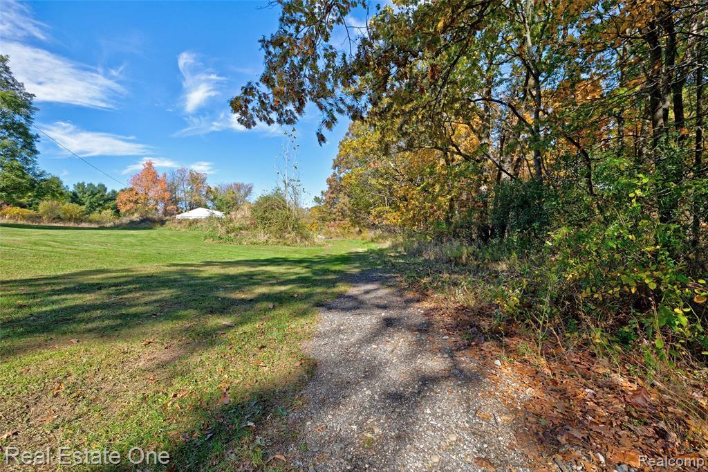 9150 Rattalee Lake Road, Clarkston, MI 48348 — Photo 36