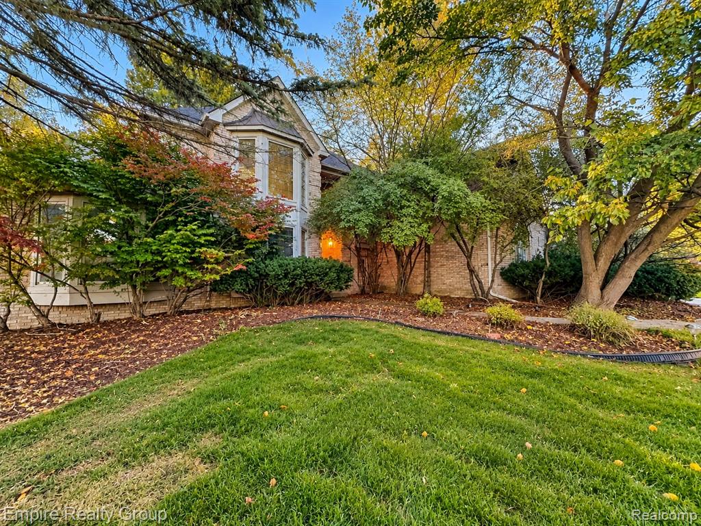 13716 Westbrook Road, Plymouth, MI 48170