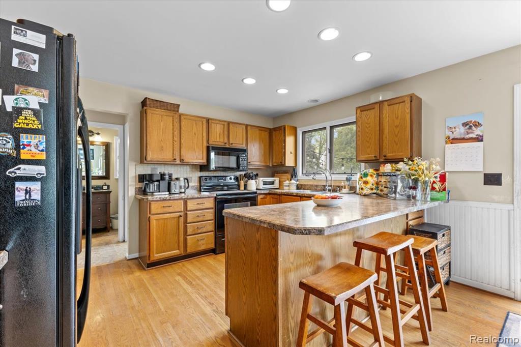 7694 Woodside Place, Waterford, MI 48327 — Photo 18