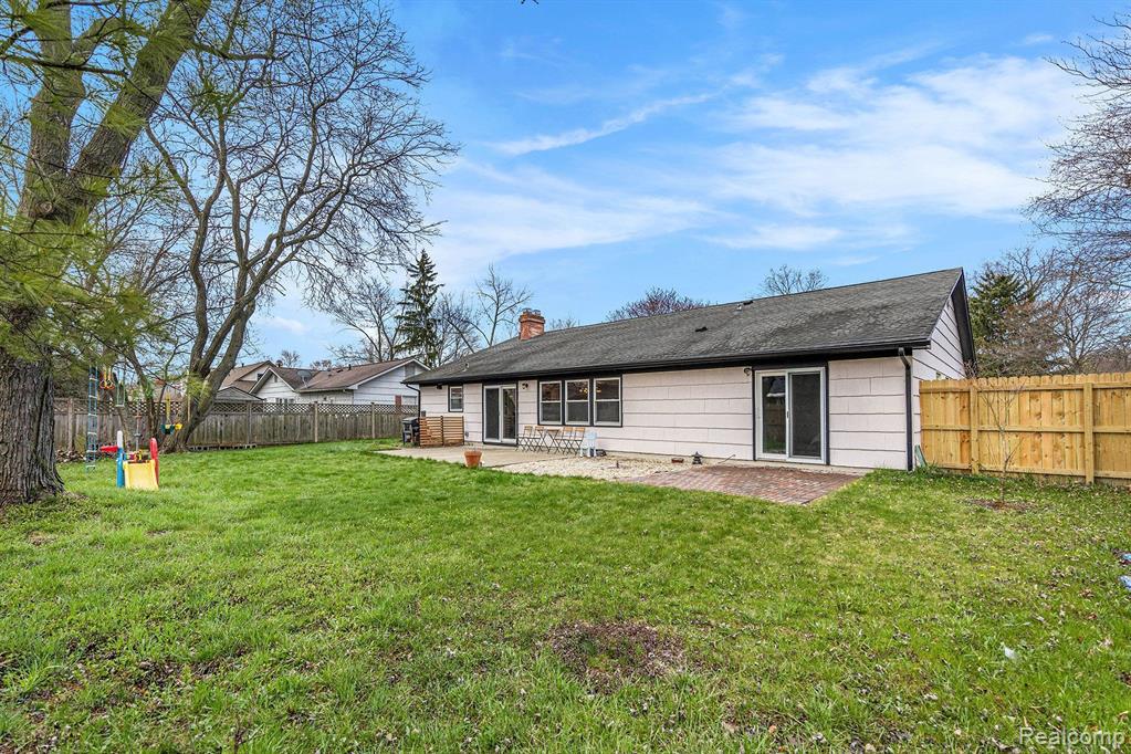 4842 BUTLER Drive, Troy, MI 48085 — Photo 15