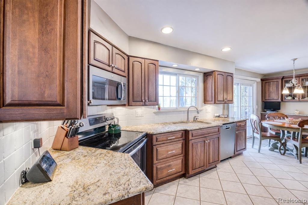 42134 Waterfall Road, Northville, MI 48168 — Photo 9