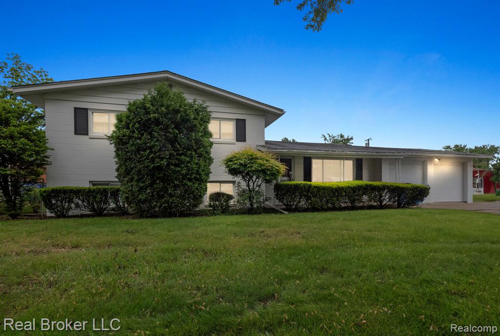 6110 WHITEFIELD Street, Dearborn Heights, MI 48127 — Photo 25