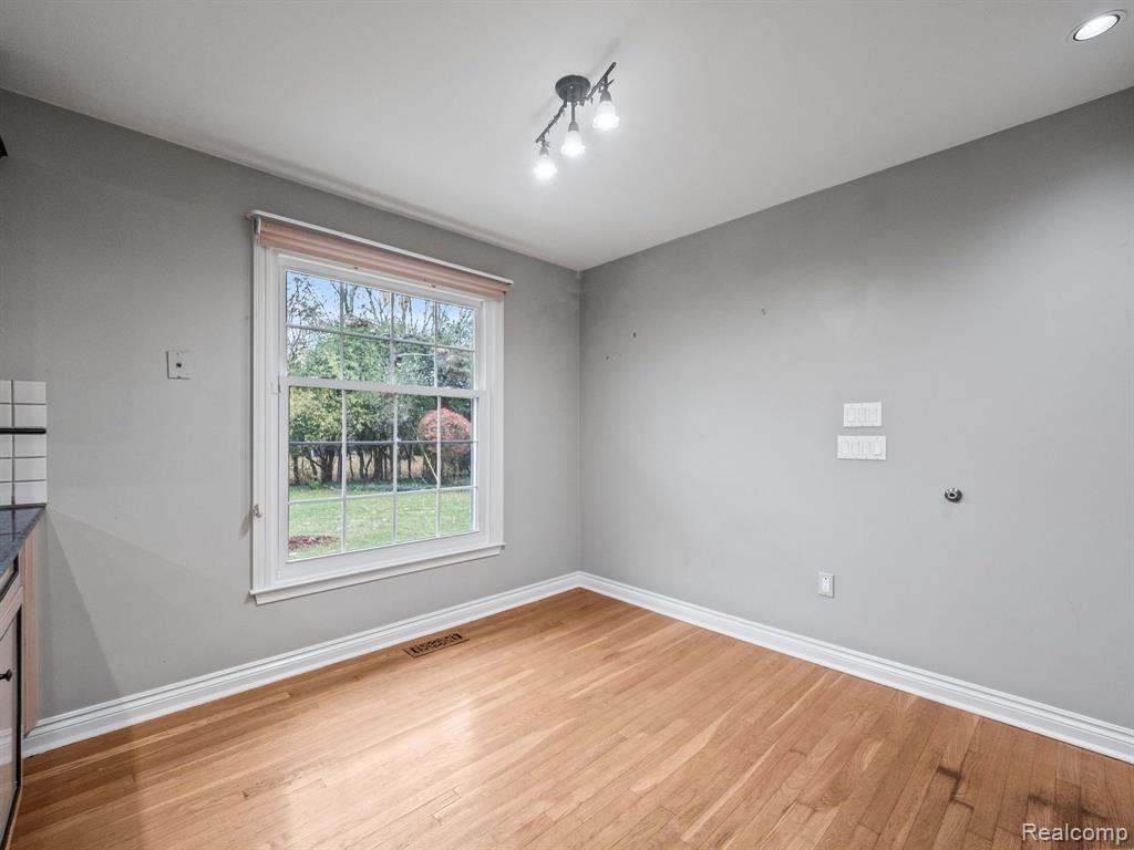 5707 WOODWIND Drive, Bloomfield Hills, MI 48301 — Photo 21