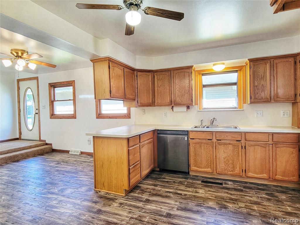 712 Wolverine Drive, Wolverine Lake, MI 48390 — Photo 27