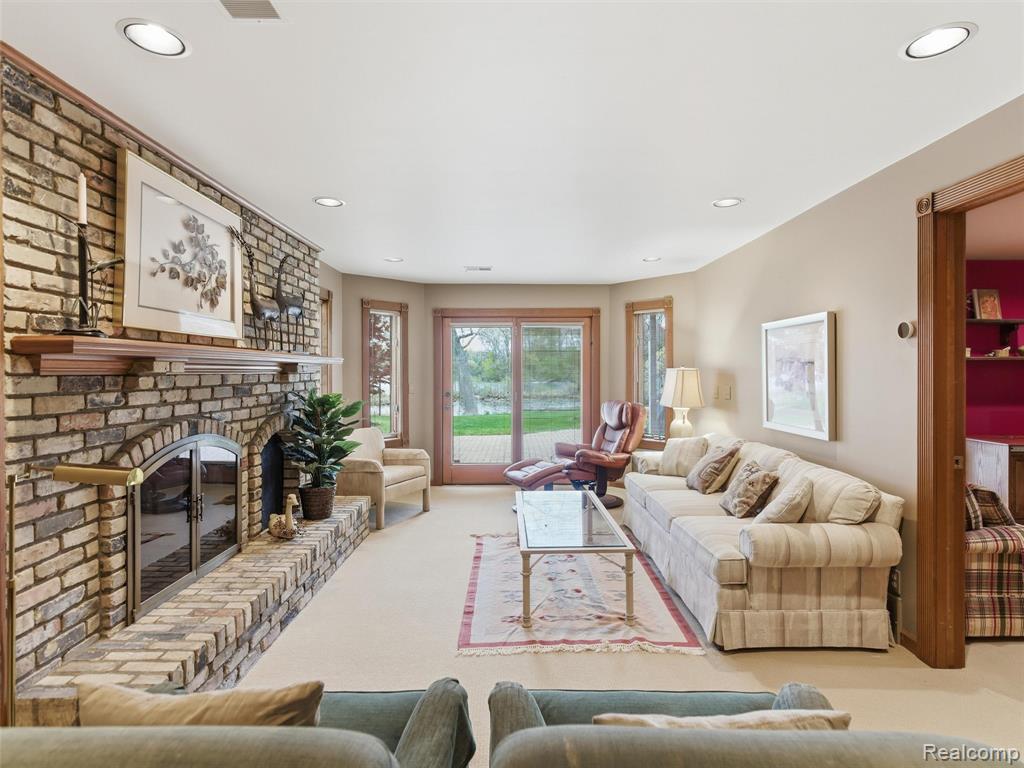 23 Chateaux Du Lac, Fenton, MI 48430 — Photo 30