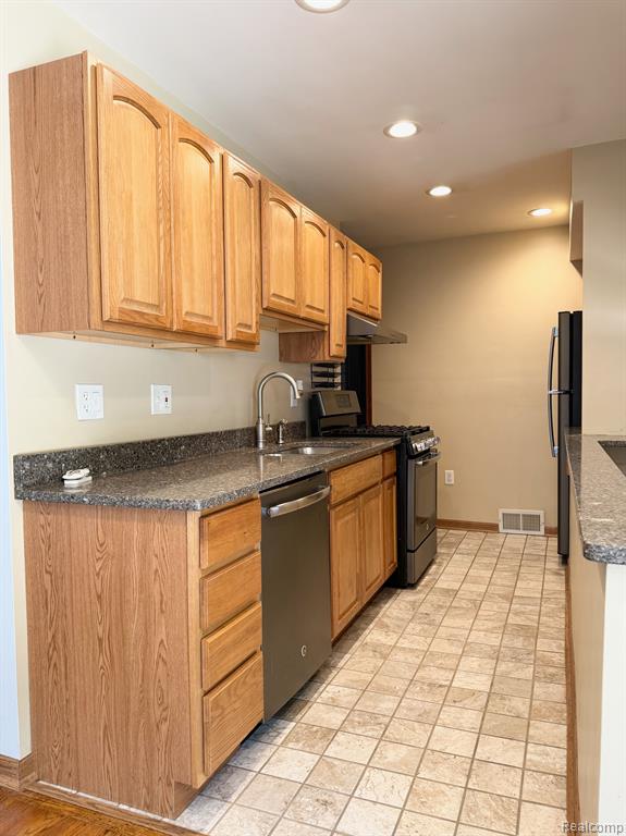 8126 Mills Street, Taylor, MI 48180 — Photo 10
