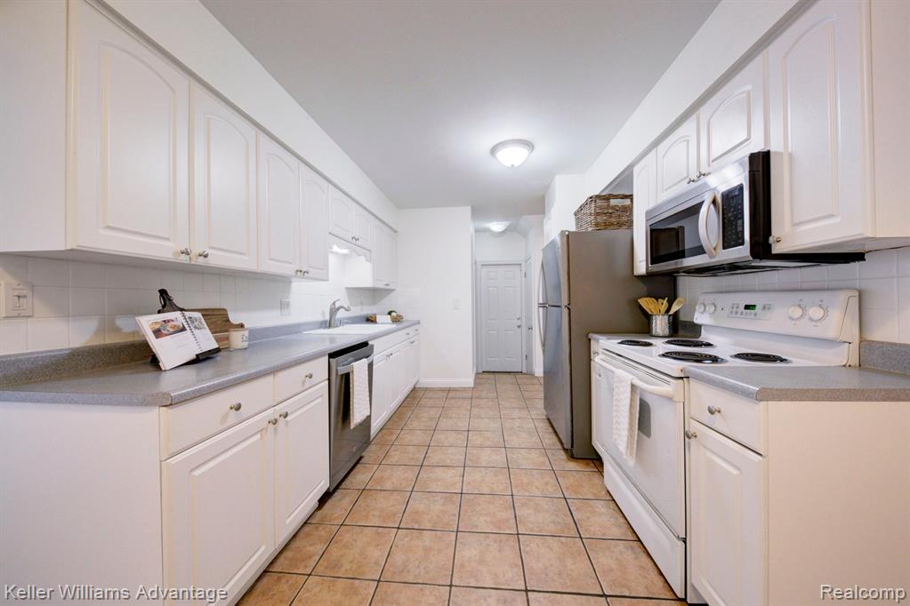 7865 KAISER Street, Canton, MI 48187 — Photo 9