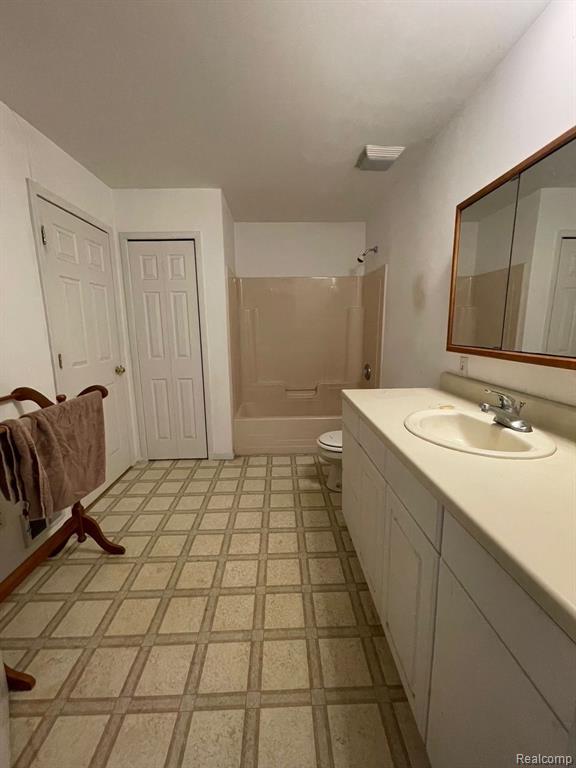 5559 Tipsico Lake Road, Holly, MI 48442 — Photo 9
