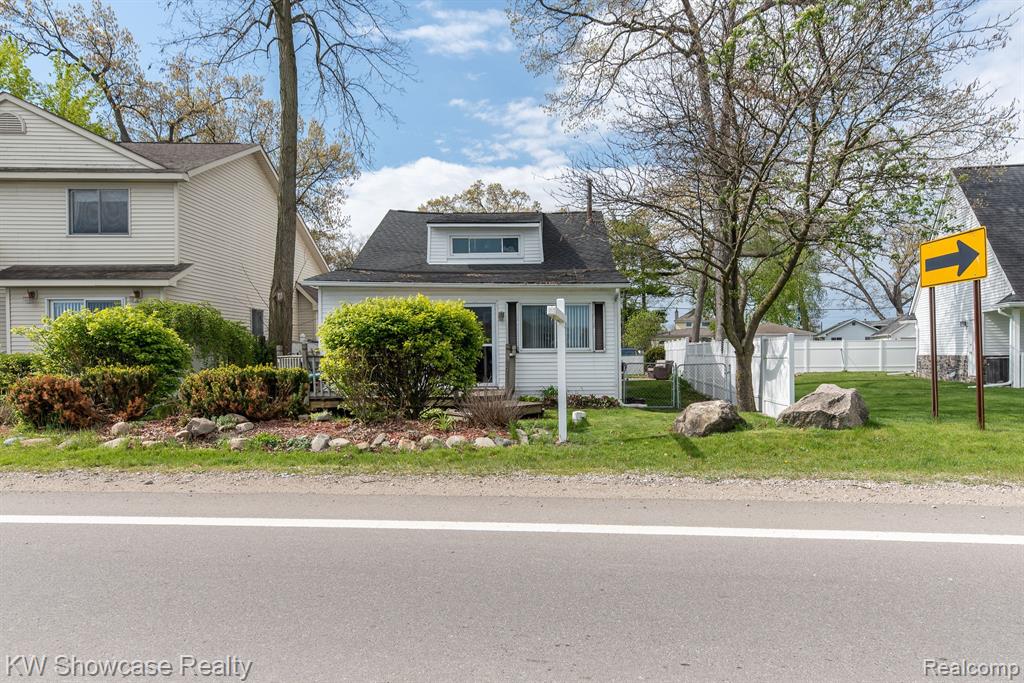 8665 Cooley Lake Road, White Lake, MI 48382 — Photo 34