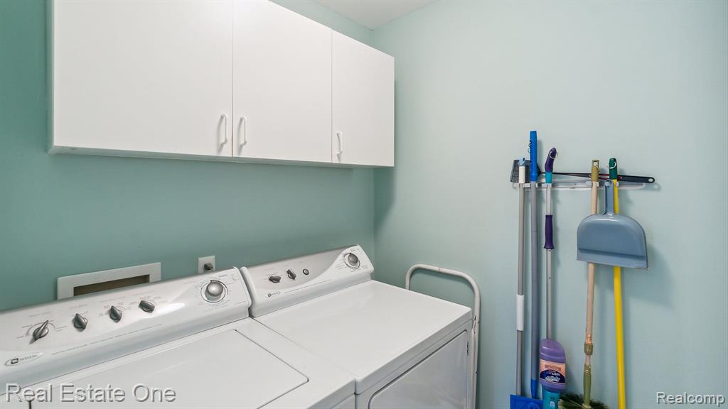 741 RED MAPLE Lane, Wixom, MI 48393 — Photo 18