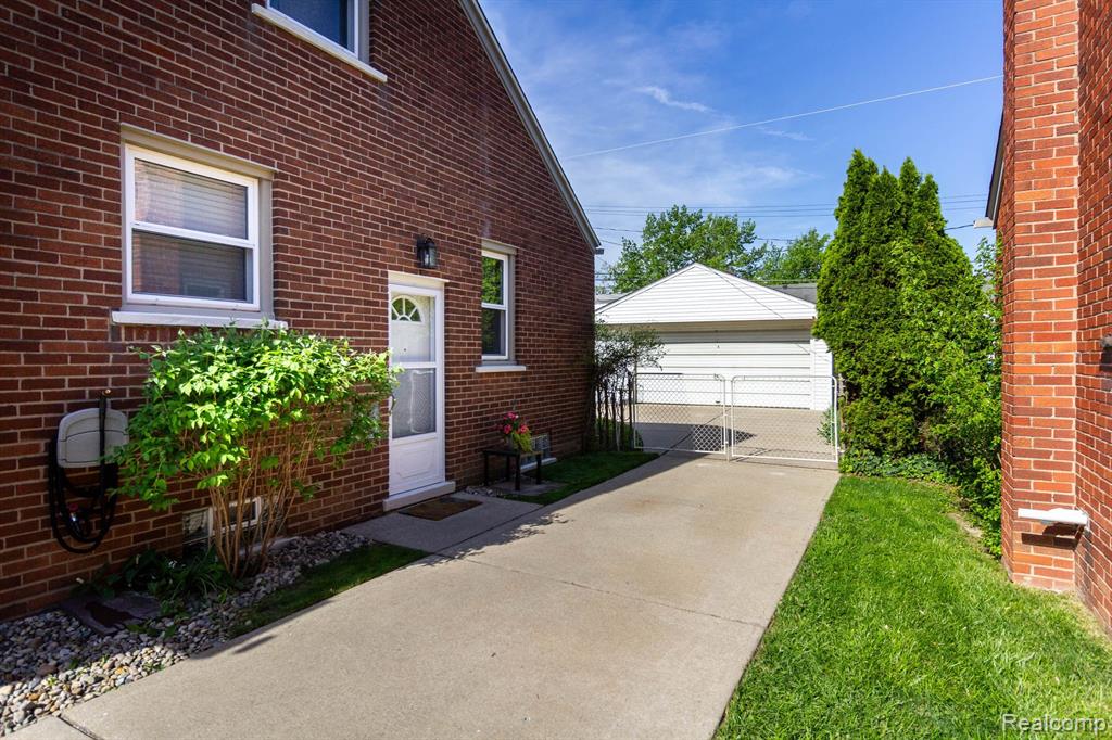 9648 STERLING Avenue, Allen Park, MI 48101 — Photo 39