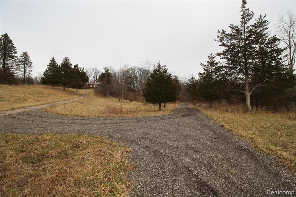 1050 Teggerdine Road, White Lake, MI — Photo 21