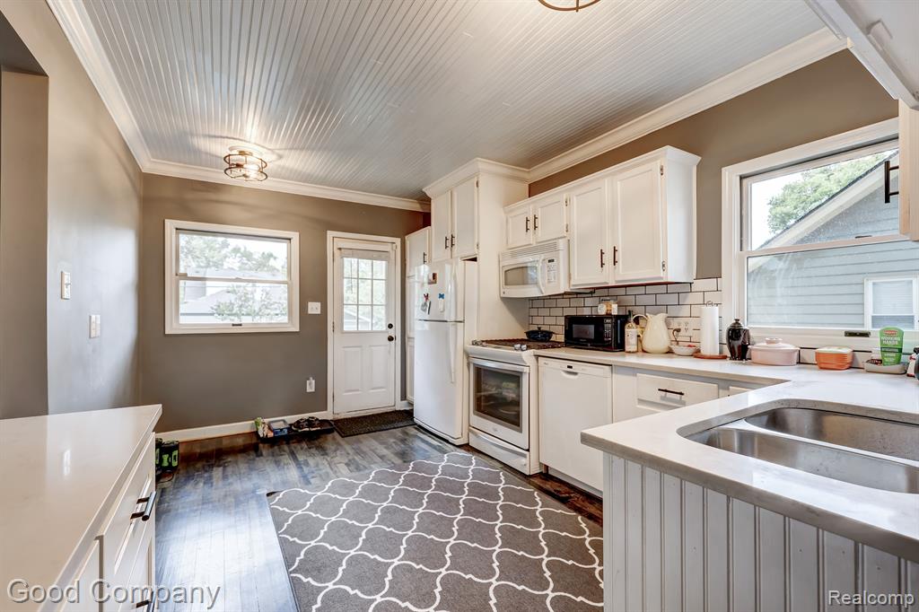 714 W HAZELHURST Street, Ferndale, MI 48220 — Photo 12