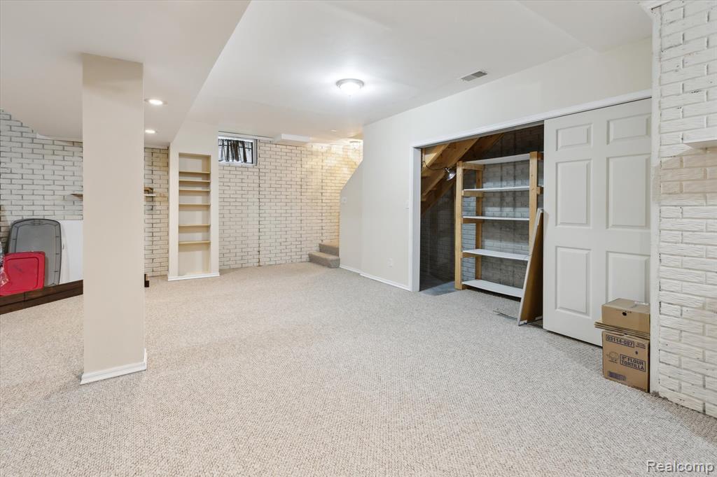 7206 Glen Oak Court, Grand Blanc, MI 48439 — Photo 30