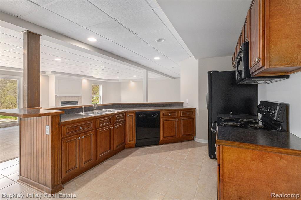 3736 VICKSBURG Way, Howell, MI 48843 — Photo 11