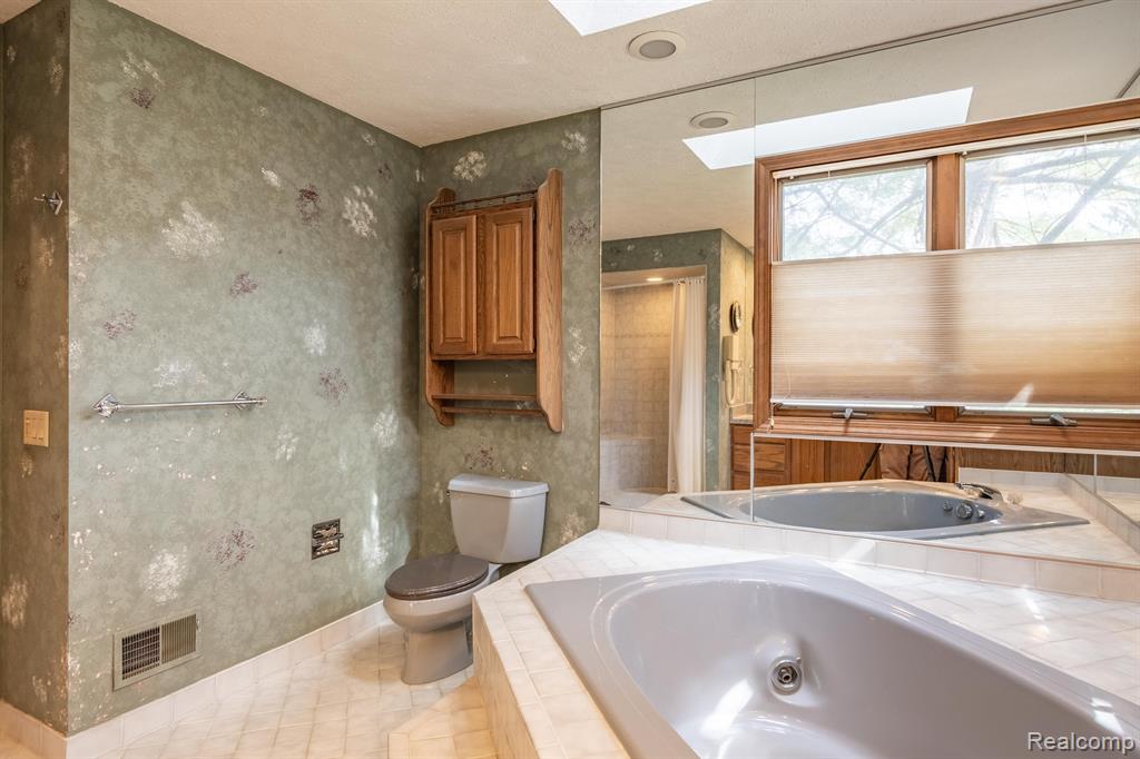 4435 OAK POINTE Drive, Brighton, MI 48116 — Photo 40