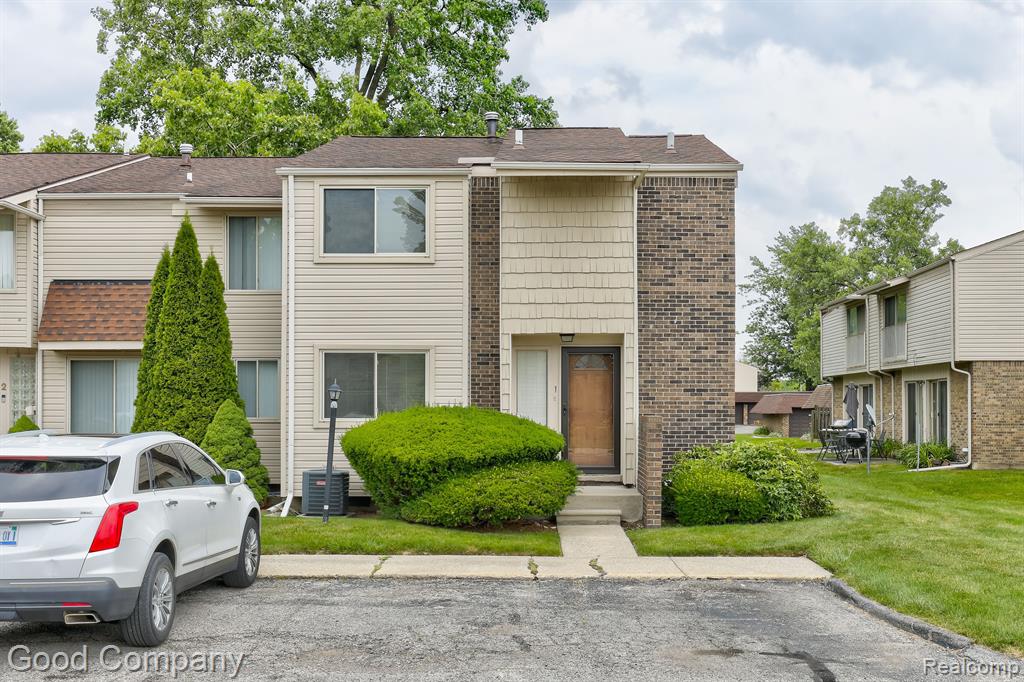 1 FREDRICKSBURG TOWNE Street, Southfield, MI 48075 — front exterior