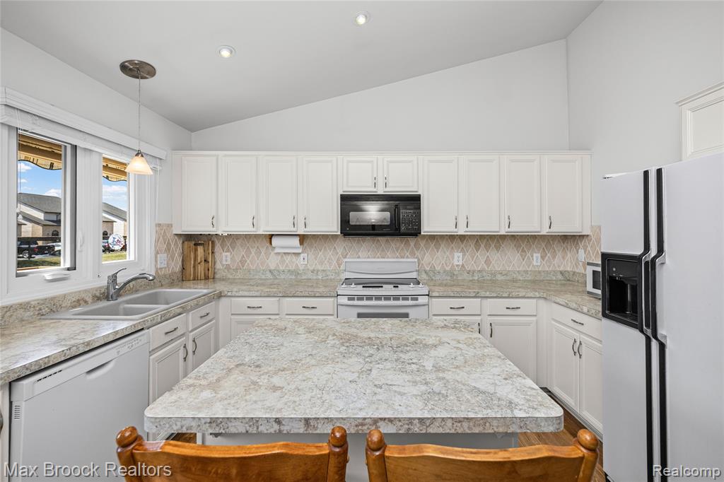 35263 Kings Forest Boulevard, Clinton Twp, MI 48035 — Photo 19