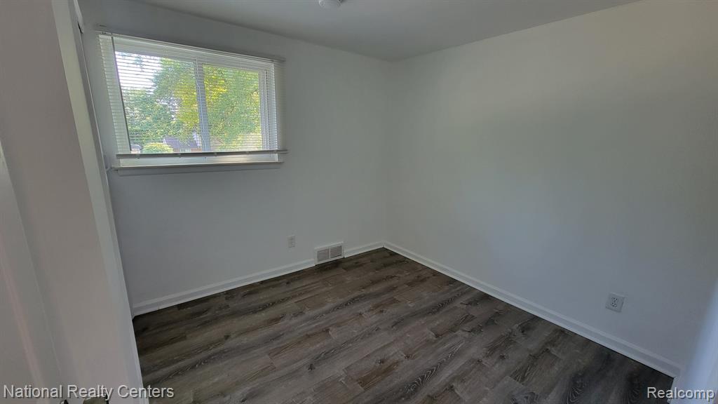 8753 LOZEN Drive, Sterling Heights, MI 48313 — Photo 16